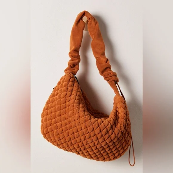 FP Movement Pucker Up Fleece Carryall - Picture 1 of 2